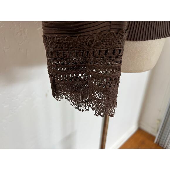 Trendy Queen Brown Ribbed Long Sleeve Top Lace Trim V-Neck Women’s Small - Picture 4 of 8